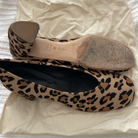 Tibi pumps, heel is 2 1/4, animal print upper. Vintage,excellent condition - Picture 2 of 4